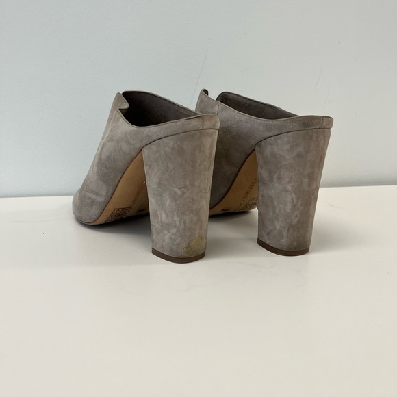 Vince Camuto Suede Heel, size 9.5 - Picture 3 of 7